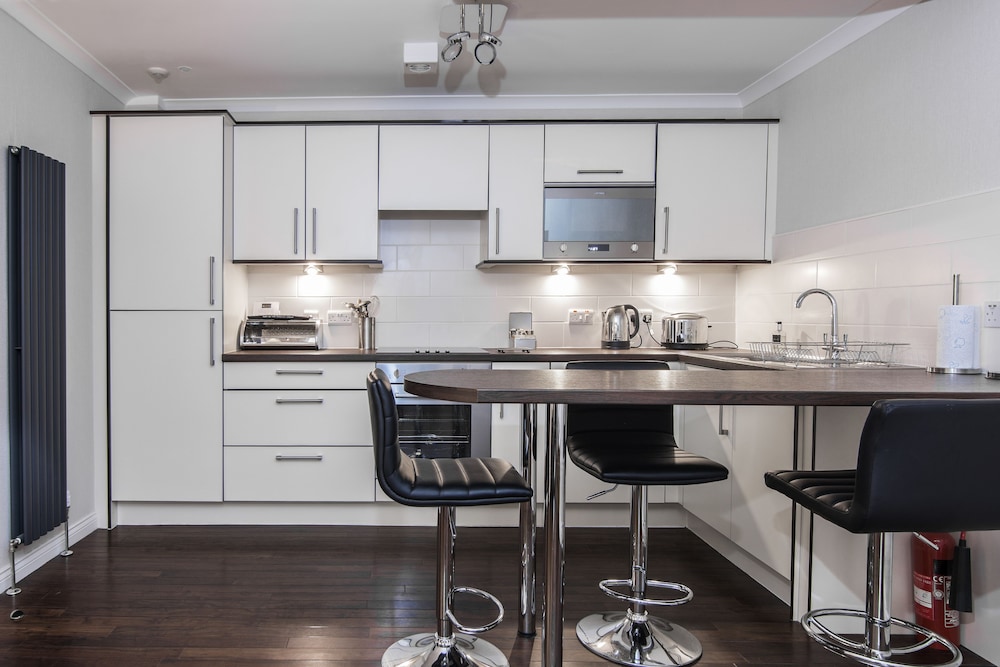 The Knight Residence by Mansley Serviced Apartments 44/46
