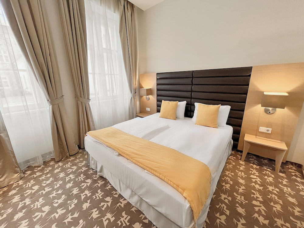 SUPERIOR, DOUBLE BED