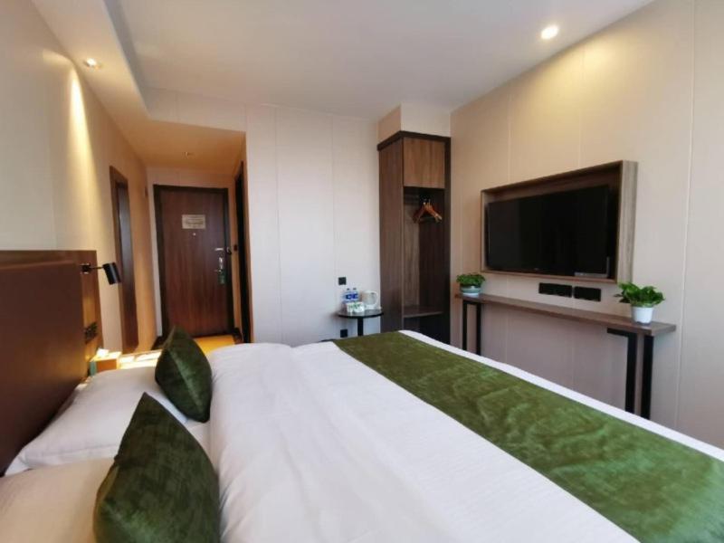 GREENTREE INN LIUAN HUOSHAN COUNTY YINGJIA AVENUE HOTEL 36/50