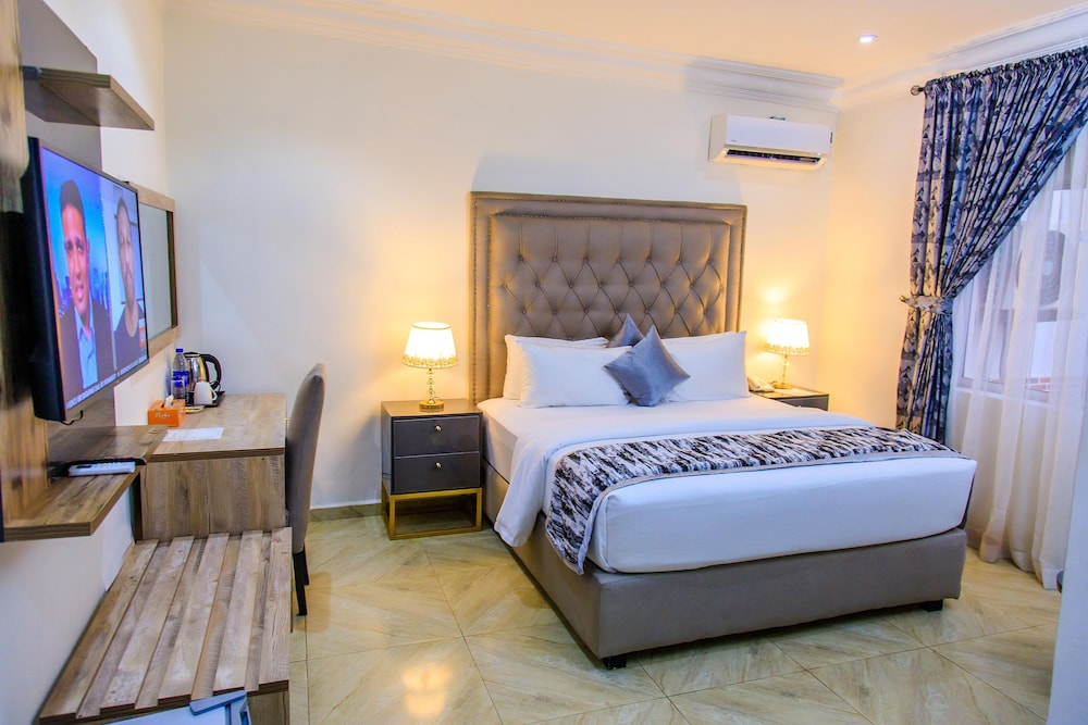 Hotel Aries Suites 6/22