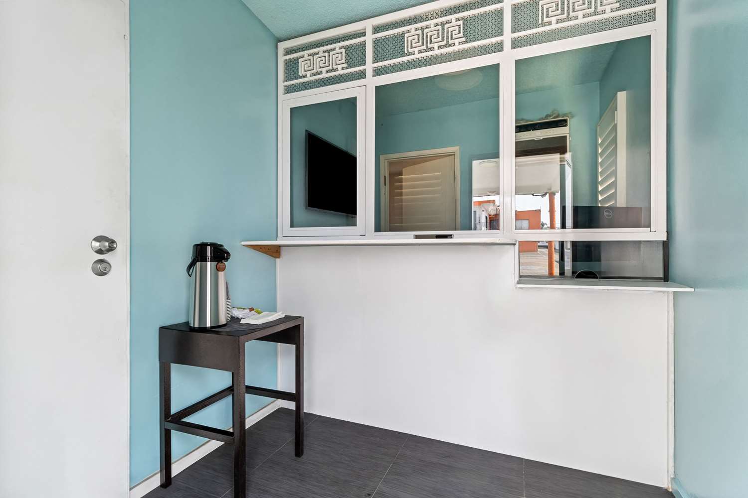 Rodeway Inn & Suites North Hollywood Burbank Airport - Universal Area 3/9