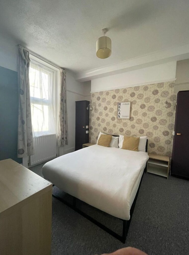 Kirkdale Hotel 11/30