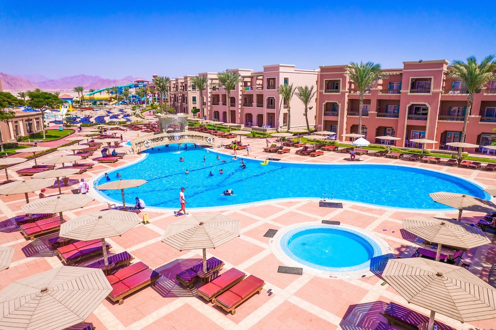 Charmillion Club Aqua Park 42/46