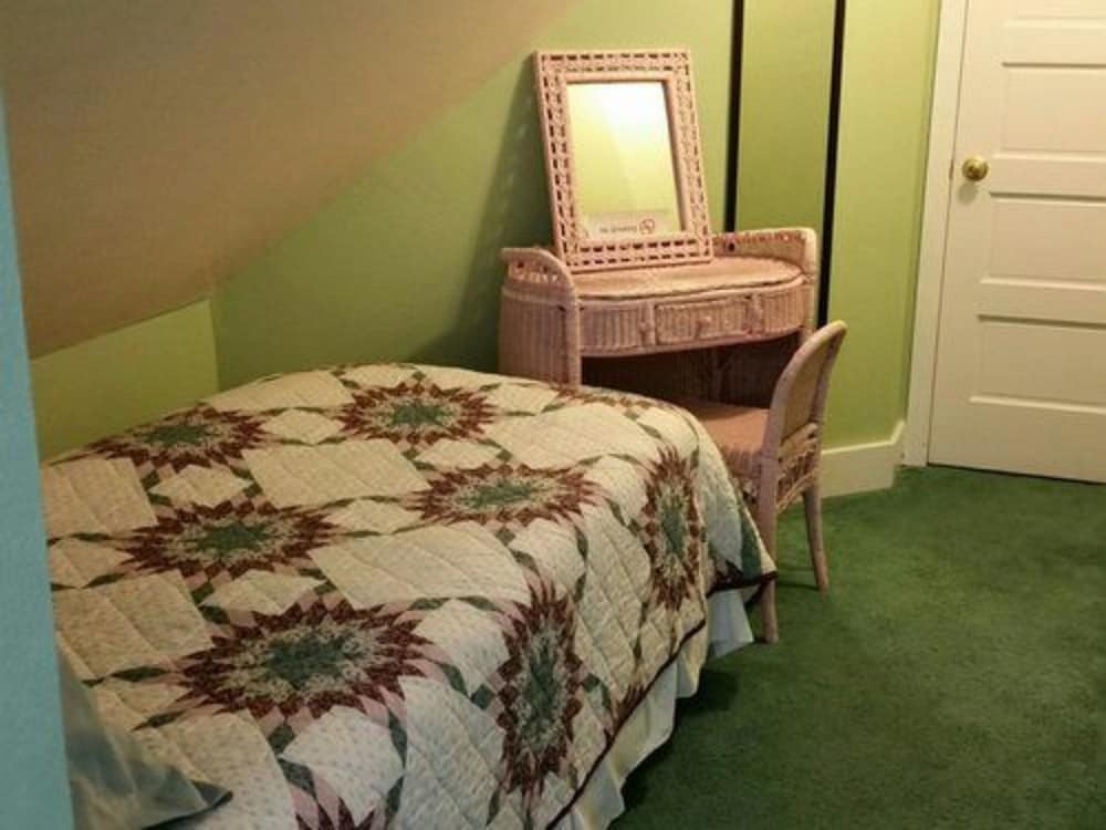 Geiger Victorian Bed and Breakfast 7/25