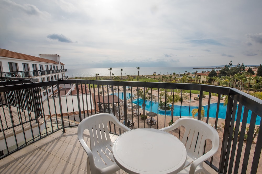Nelia Sea Breeze 45/48