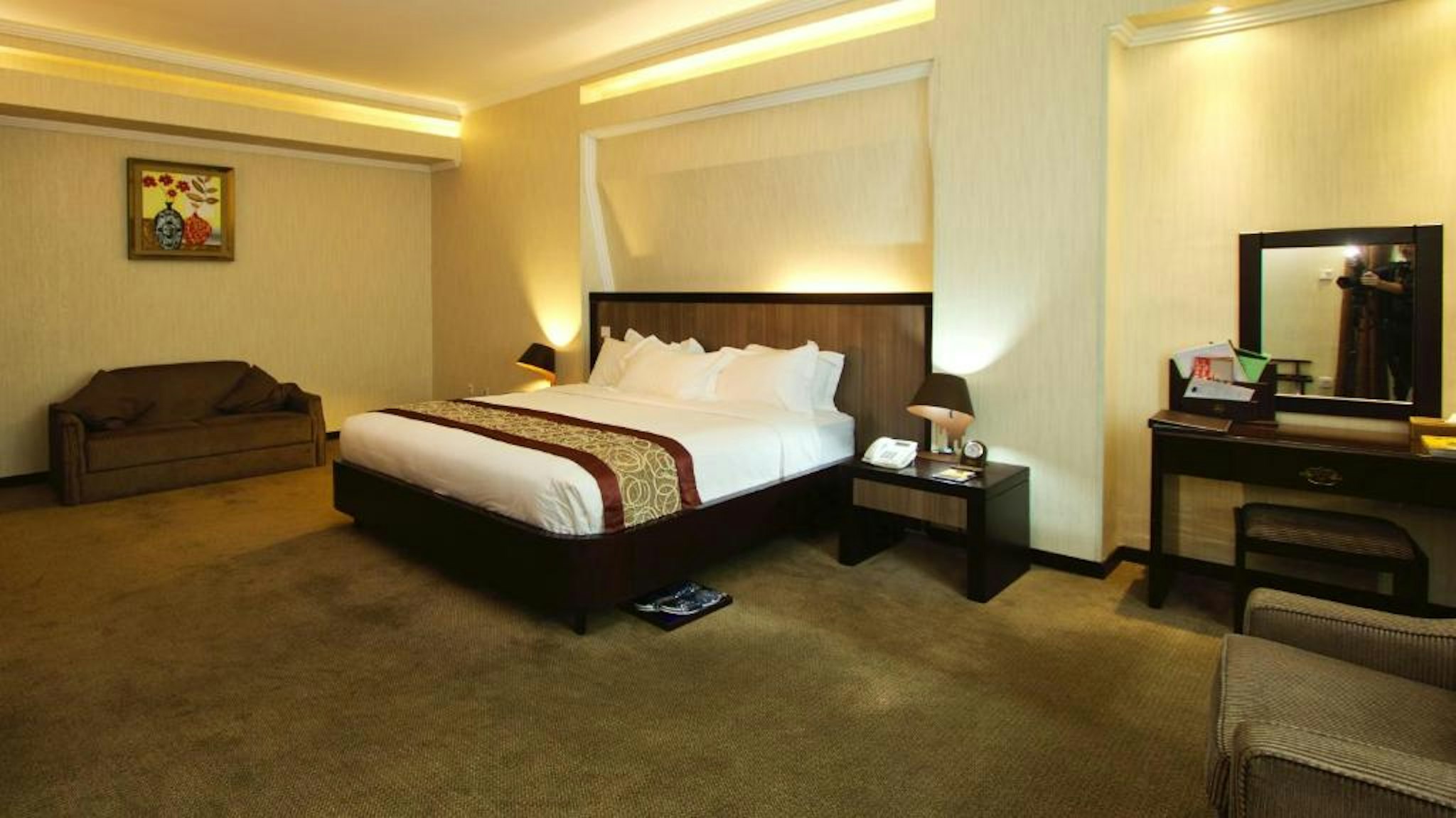 Elilly International Hotel 20/69