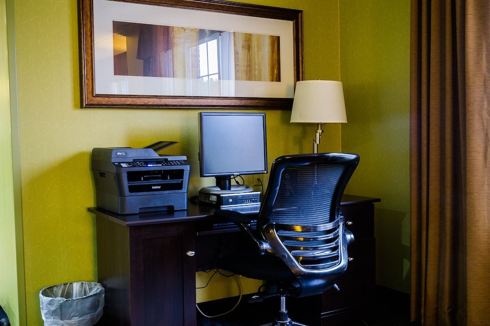 Holiday Inn Express Hotel Suites Acme Traverse City 40/50