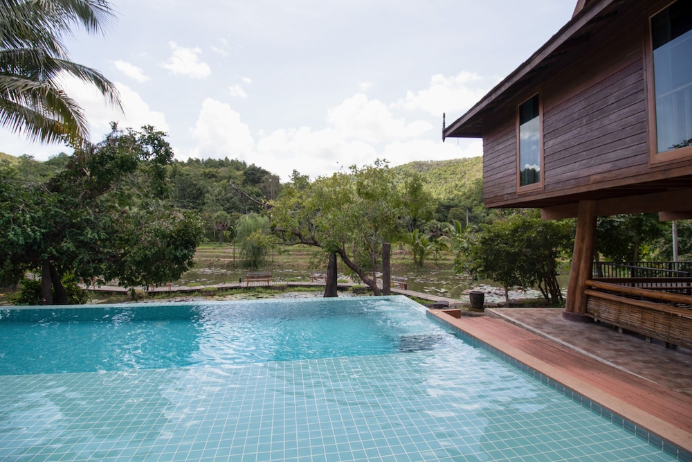 Royal Train Garden Resort 6/50