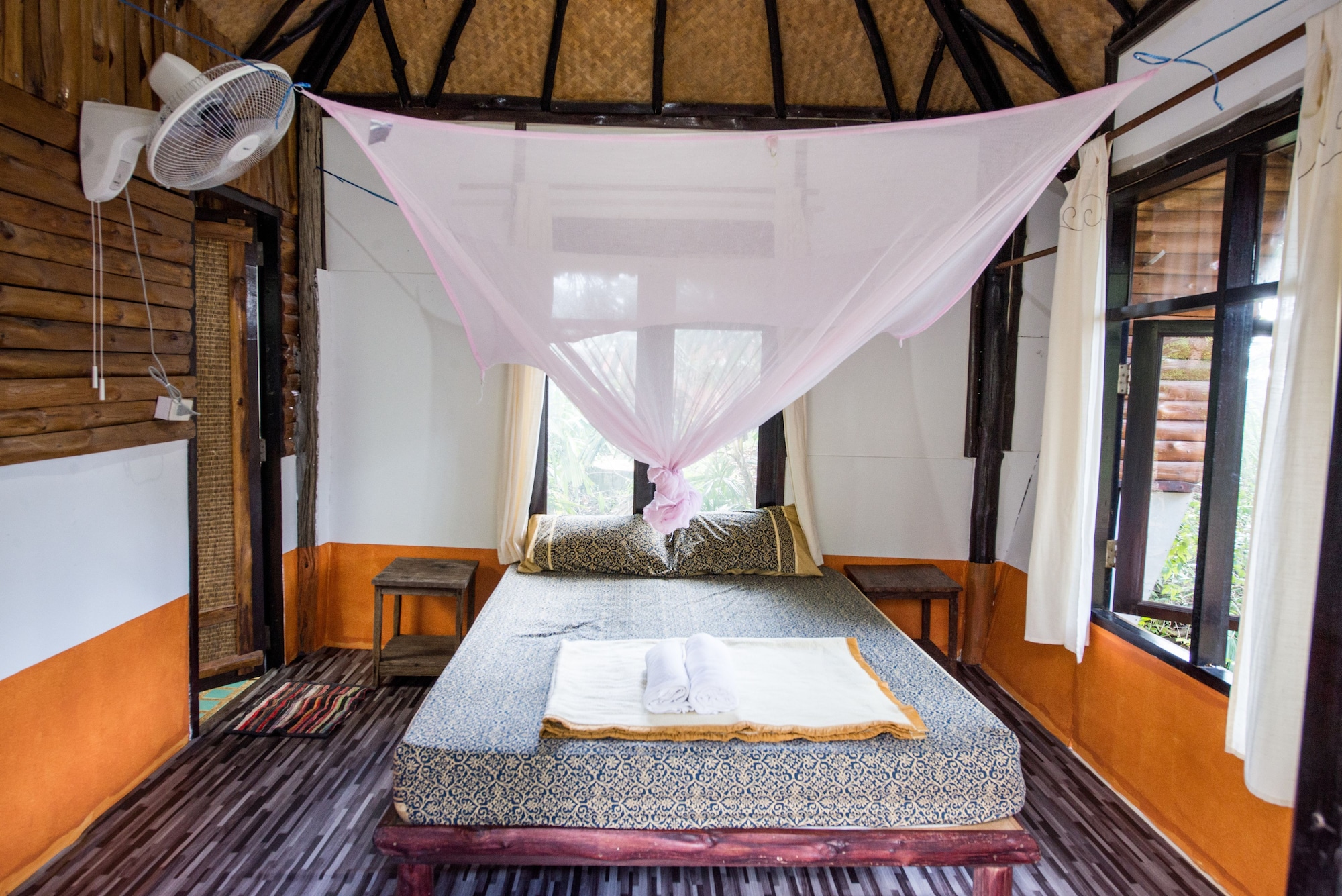 BUNGALOW, DOUBLE BED, WITH FAN, BALCONY