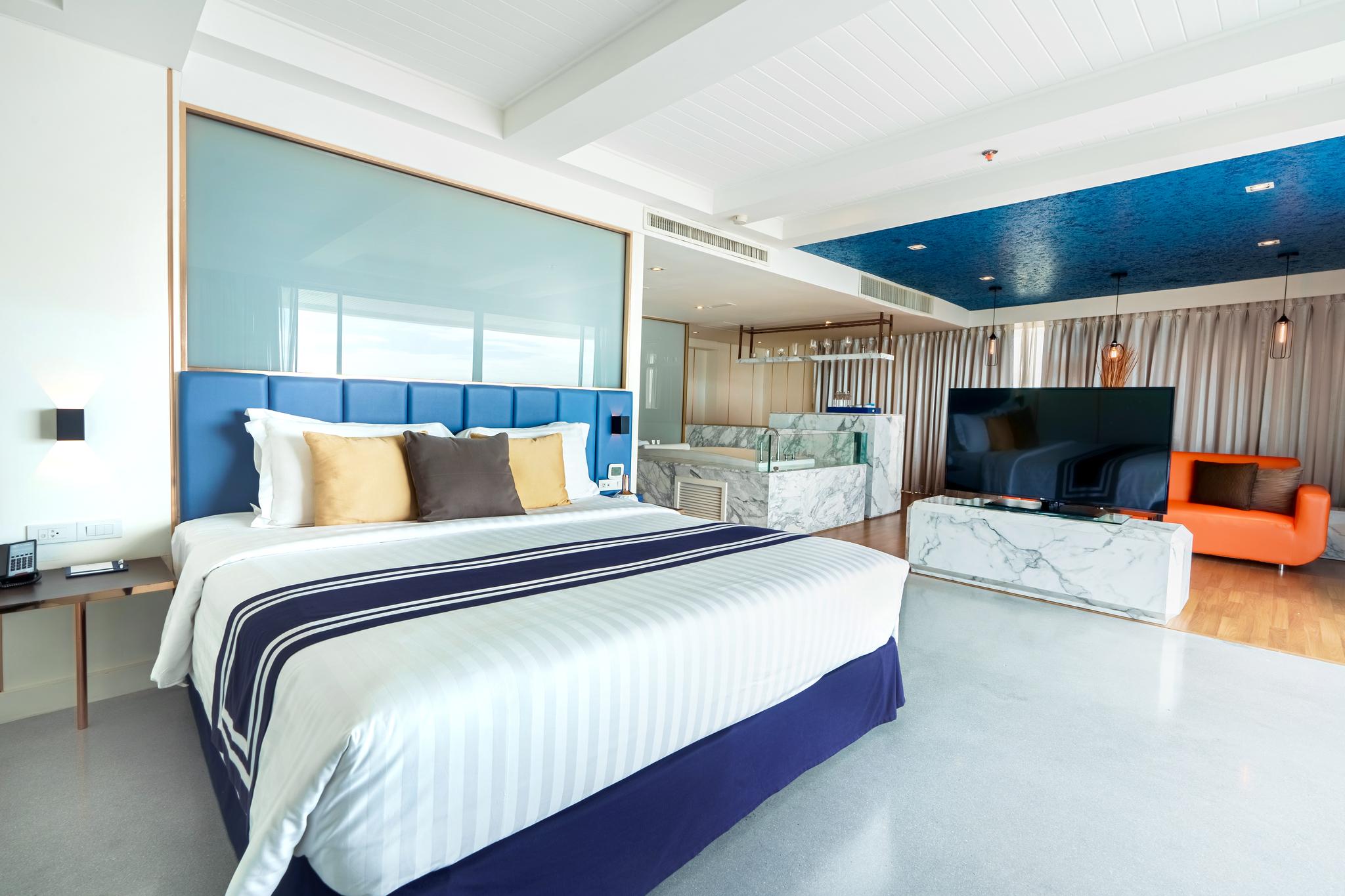 Suite, King Bed, Ocean Front, Sofa