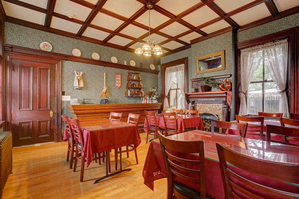 Greystone Manor Inn B&B 24/32