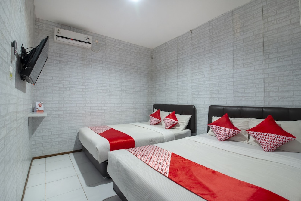 OYO 3283 Bwalk Hotel 11/40