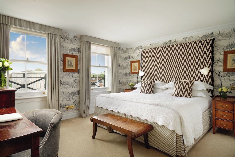 DELUXE, DOUBLE BED
