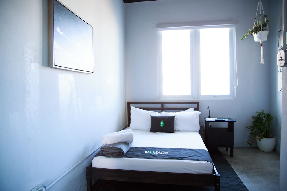 PRIVATE, DOUBLE BED, SHARED BATHROOM