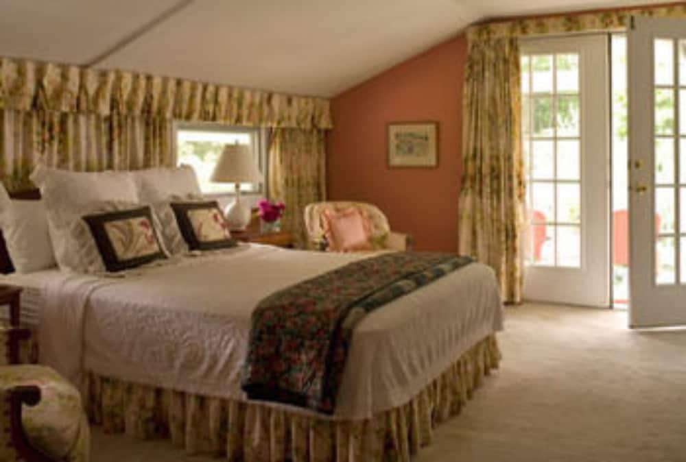 Deerhill Inn 15/77