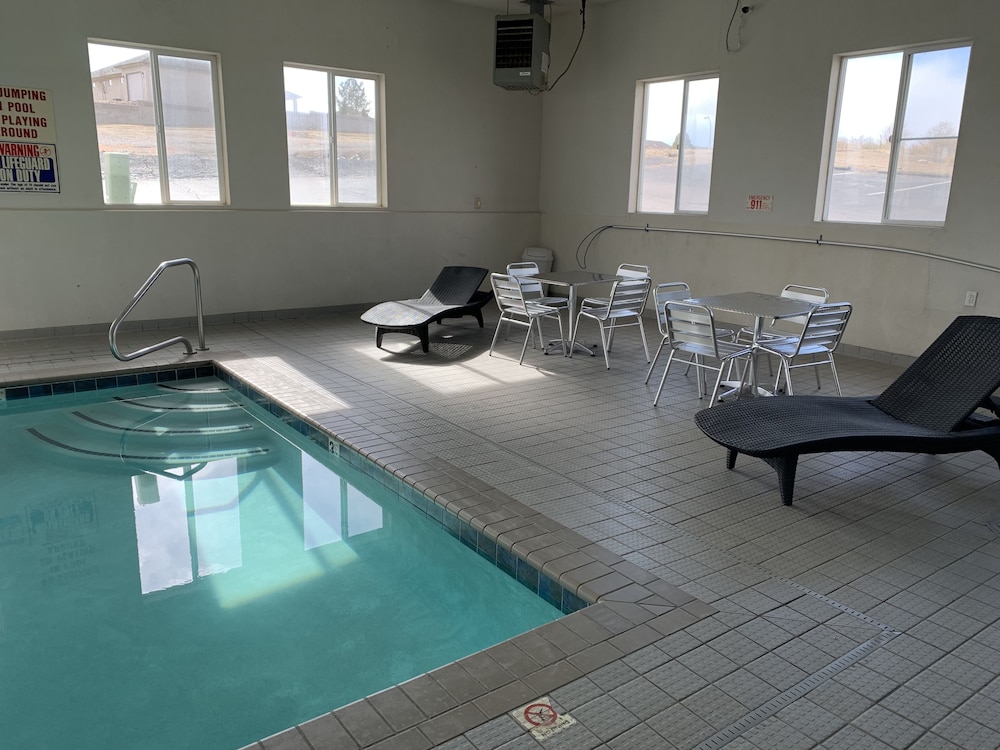 Super 8 by Wyndham Pueblo 23/42