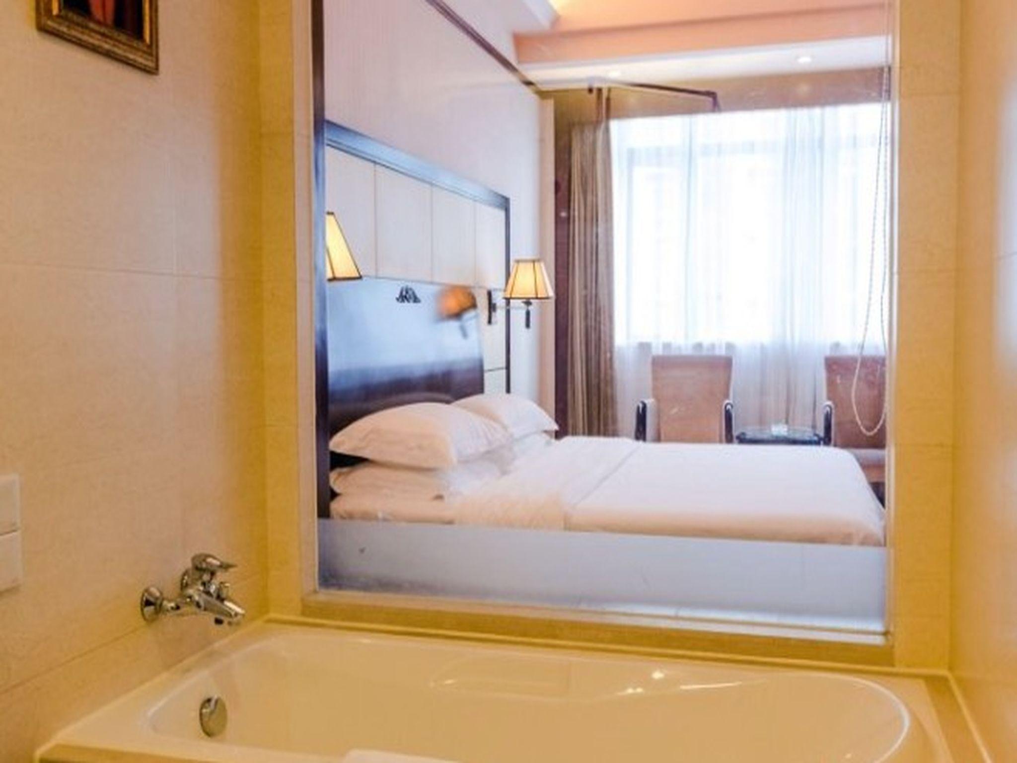 Vienna International Hotel (Shenzhen North Railway Station) 54/54