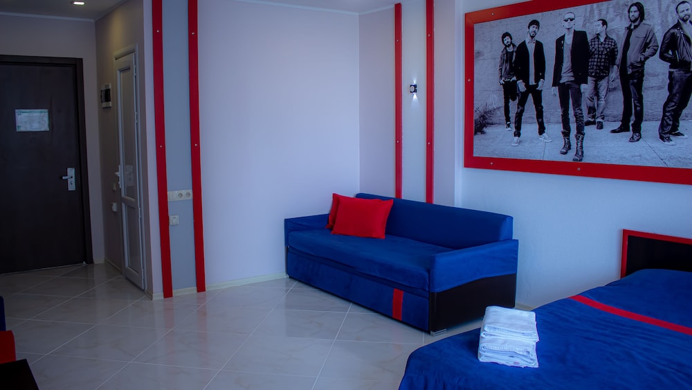 ROCK HOTEL FIRST LINE 54/80