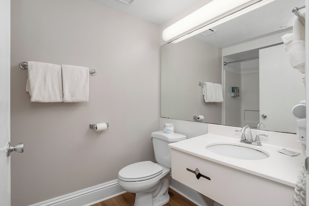 Naples Park Central Hotel 48/50