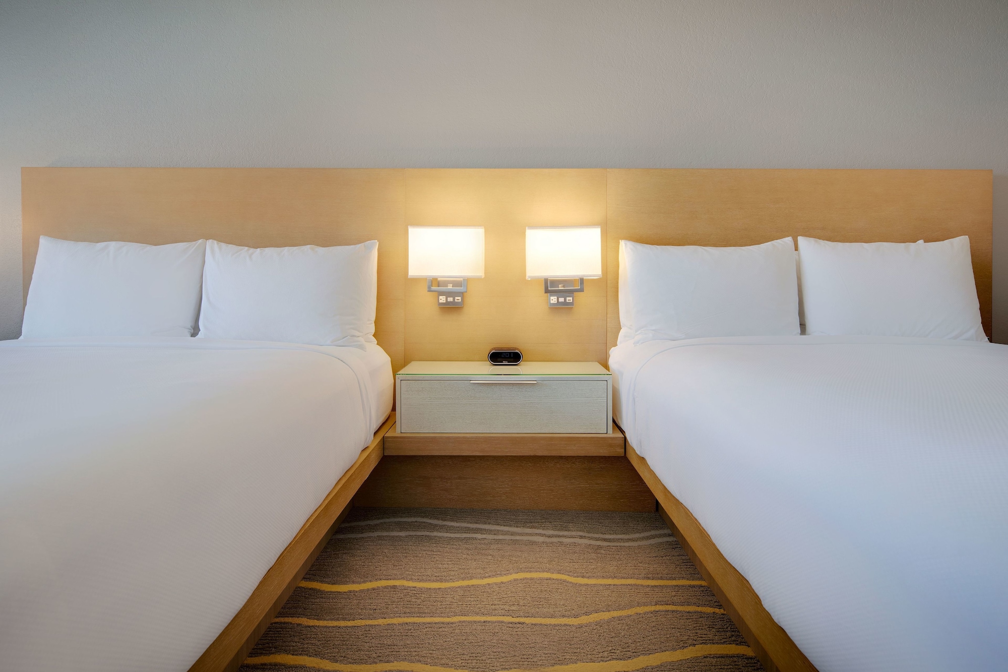 ROOM, 2 QUEEN BEDS, PARTIAL OCEAN VIEW, BALCONY