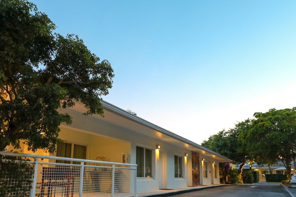 Orchid Key Inn 4/67