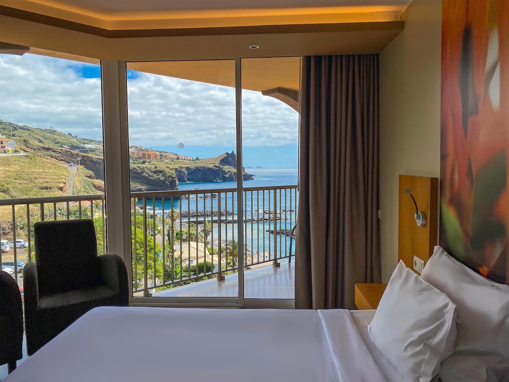 Classic, Twin Beds, Queen Bed, Sea View