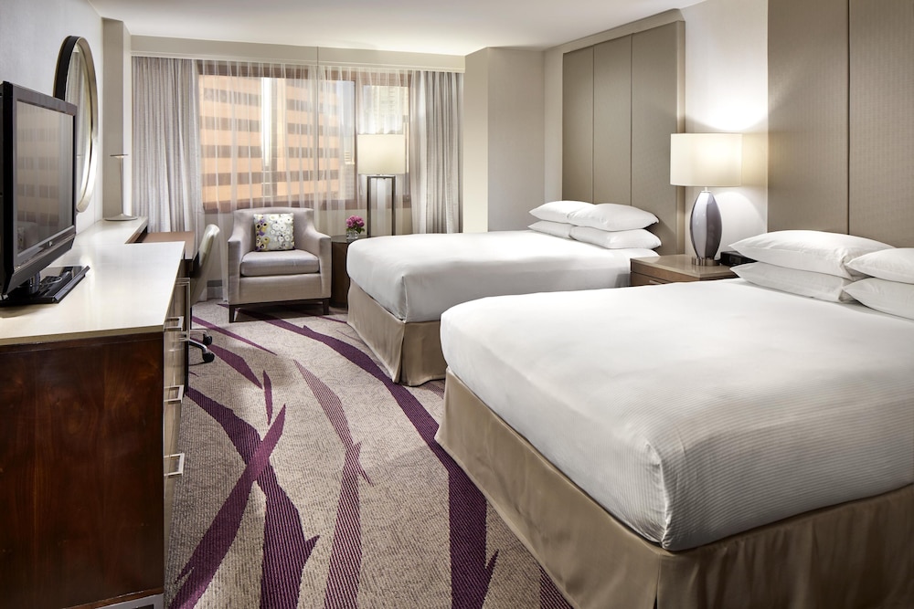 room, 2 queen beds, balcony