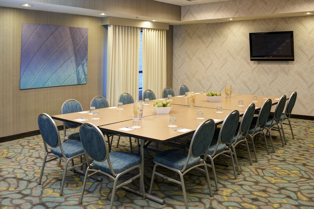 SpringHill Suites St. Louis Brentwood 33/36