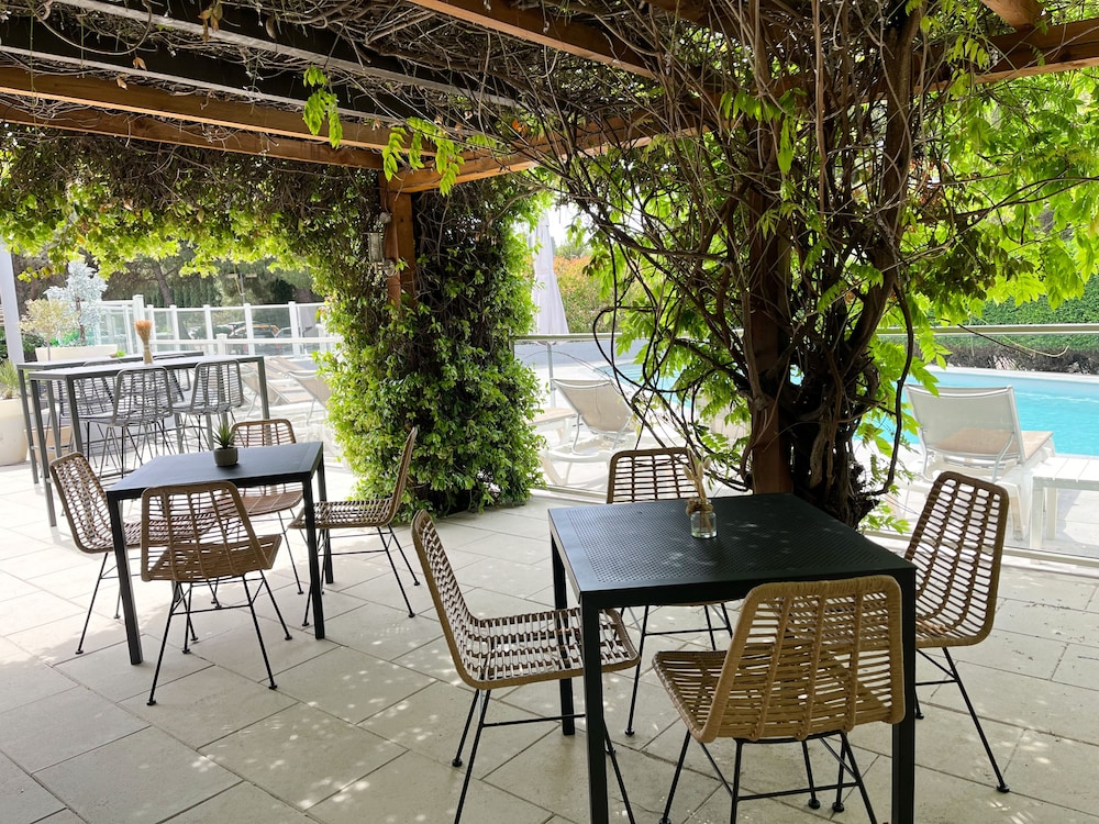 IBIS NIMES OUEST 45/67
