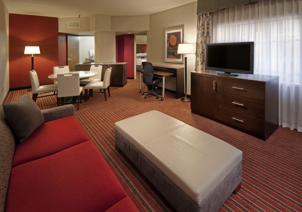 Crowne Plaza Indianapolis Downtown Union Station 44/81