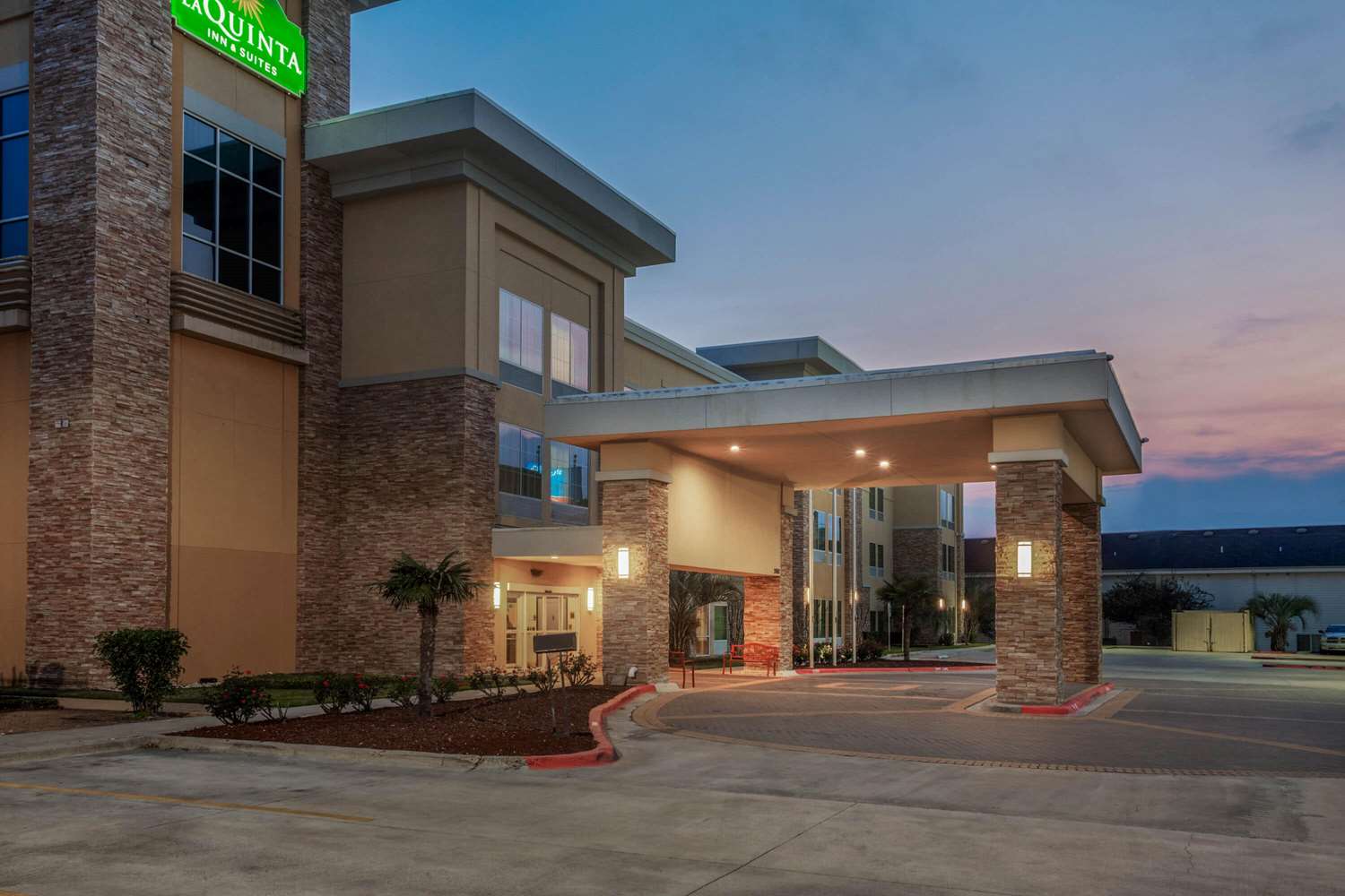 La Quinta Inn Suites Beeville 2/40