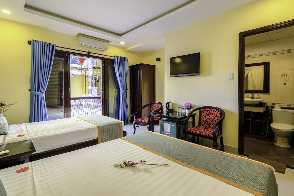 Golden River Hotel 26/46