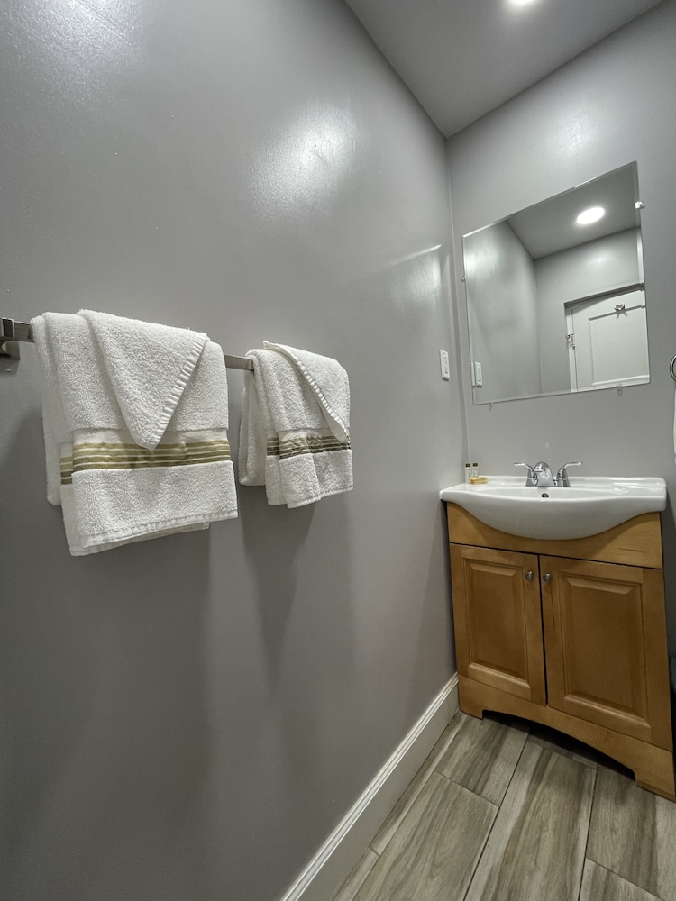 Howard Johnson by Wyndham Ridgecrest, CA 35/63