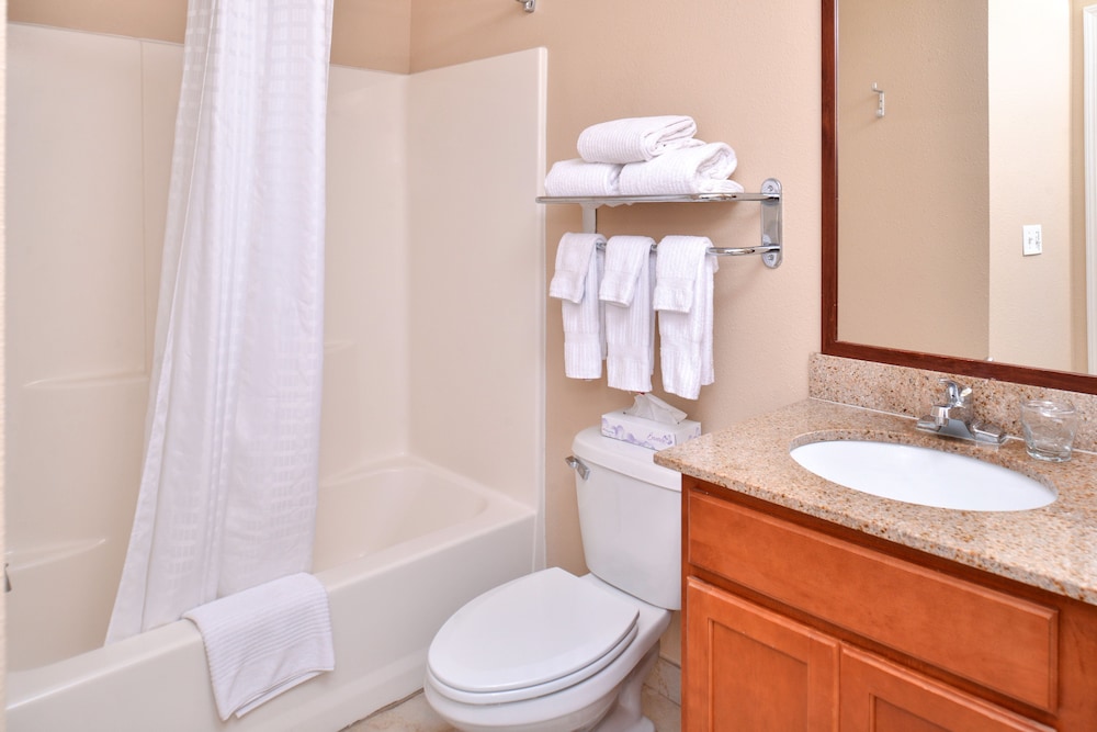 Candlewood Suites Lafayette- River Ranch 18/58