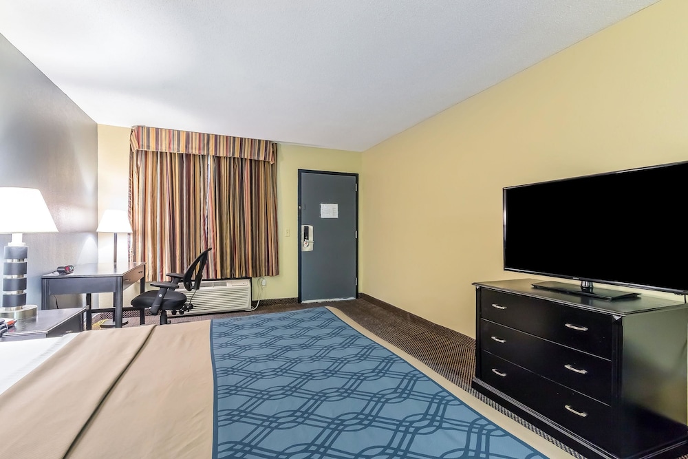 Econo Lodge Martin 11/29