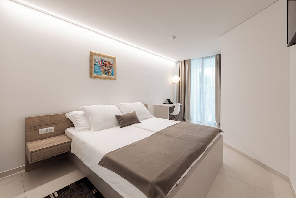 Joel Hotel 23/66