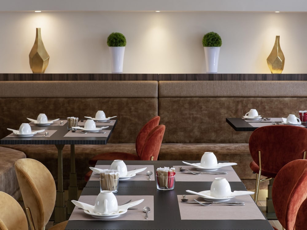 Mercure Versailles Paris Ouest 54/76