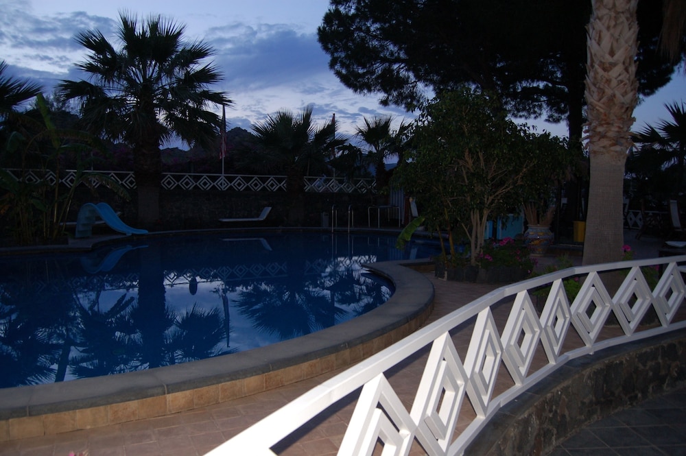 Al Togo Hotel 45/50