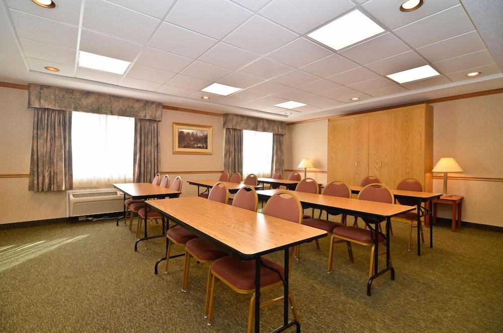 Holiday Inn Express Toledo West Napoleon 58/65