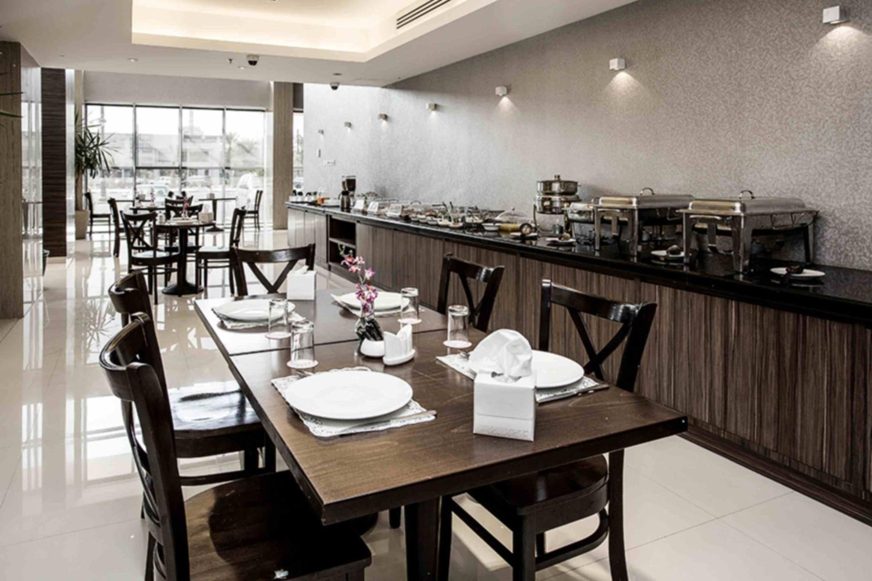 Watheer Hotel Suite 35/44