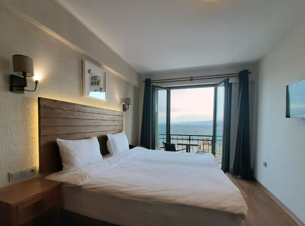 8 Rooms Boutique Hotel 13/50