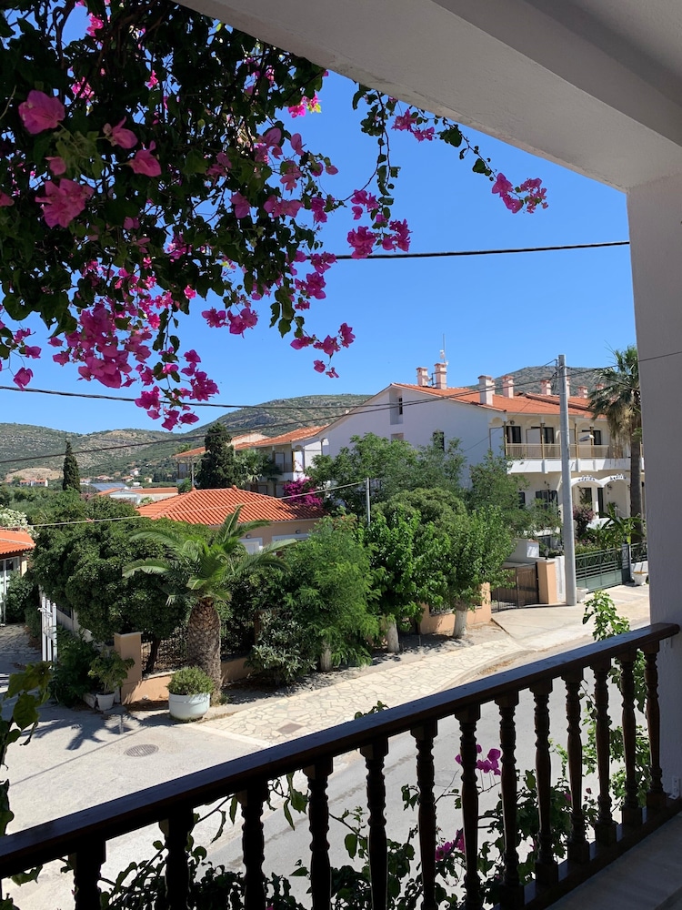 Potokaki Beachfront Hotel 26/33