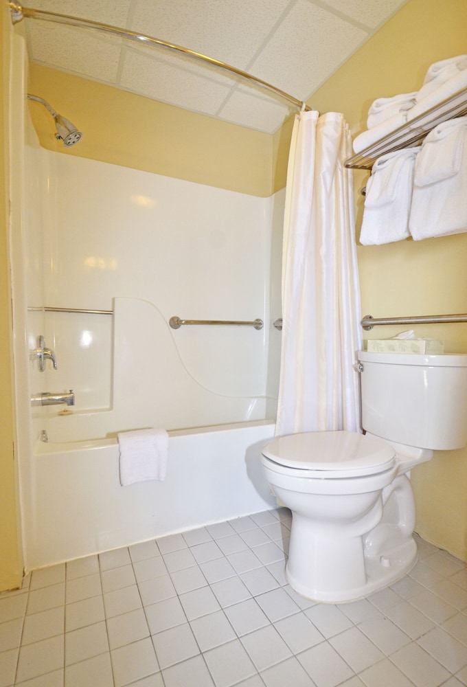 Coastal Palms Inn &amp; Suites 48/50