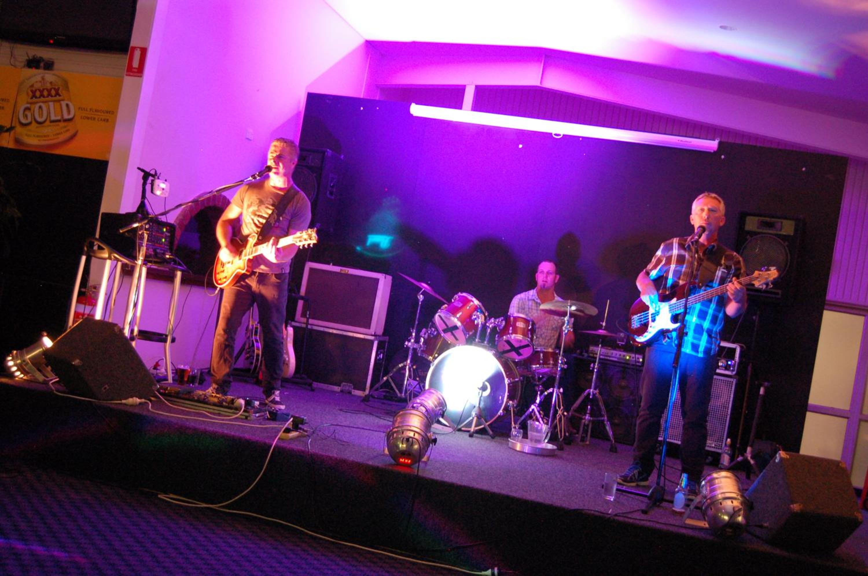 SLIPWAY HOTEL MOTEL 15/22