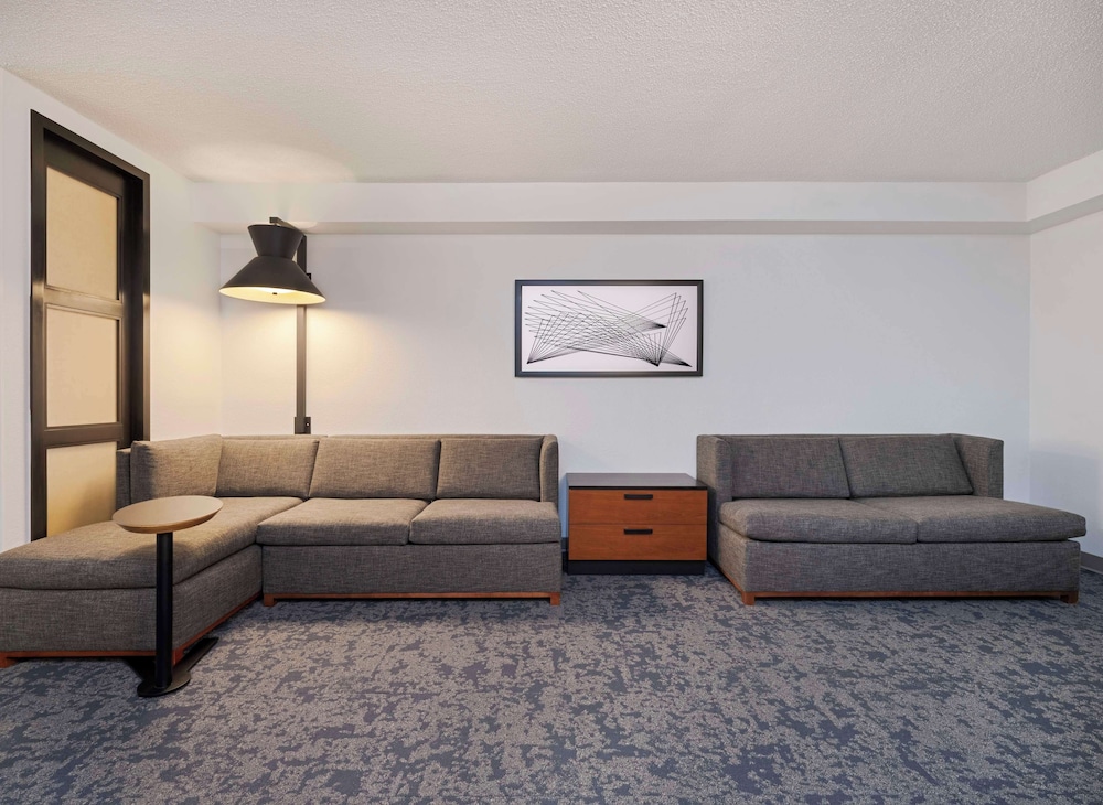 Hyatt Place Tampa Busch Gardens 20/50