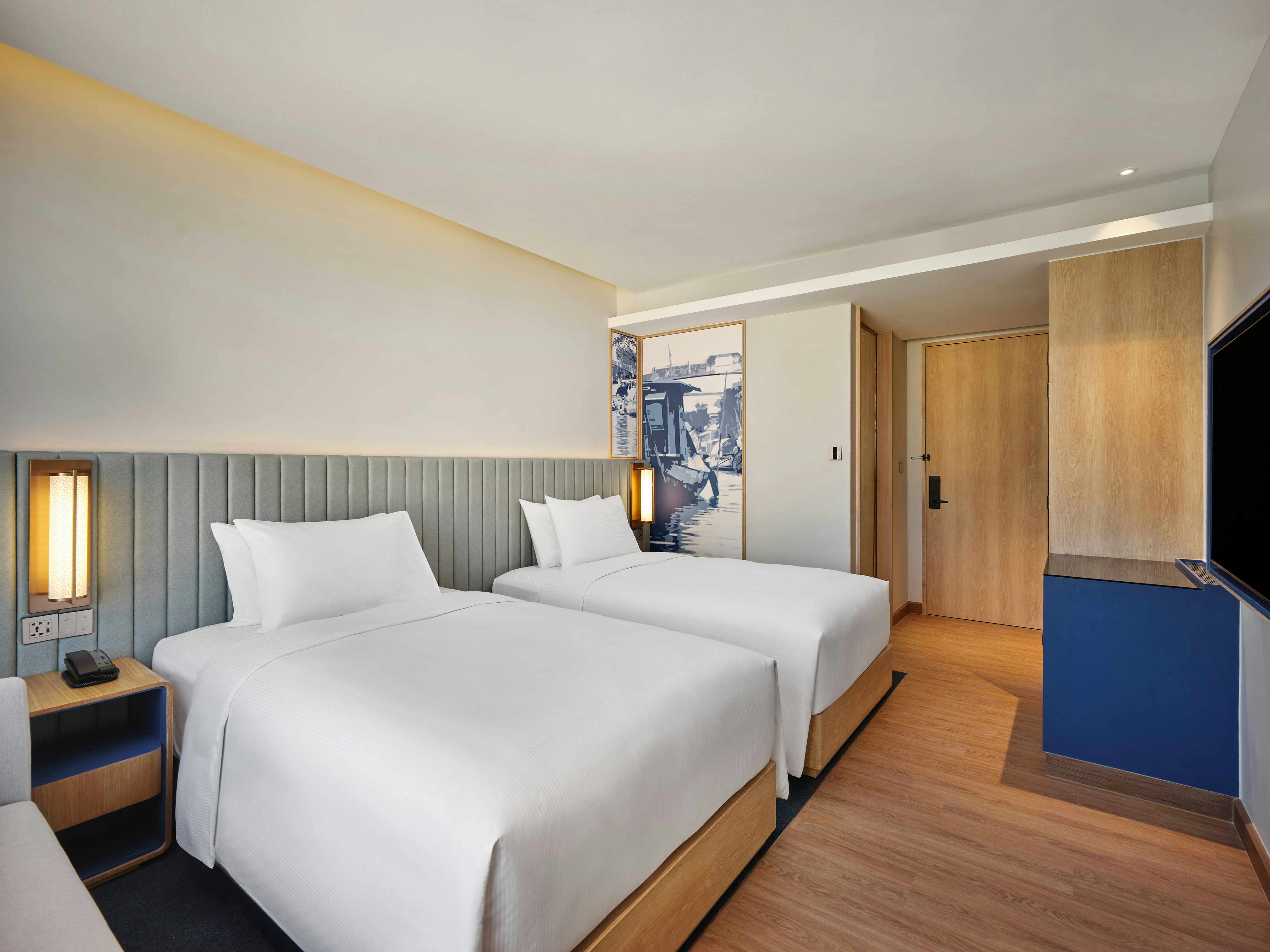 DELUXE, TWIN BEDS, RIVER VIEW