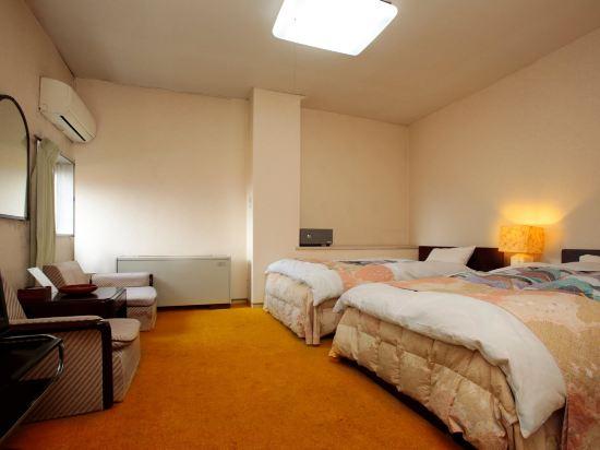 Western, Twin Beds, Unit Bath, Main Building, Smoking