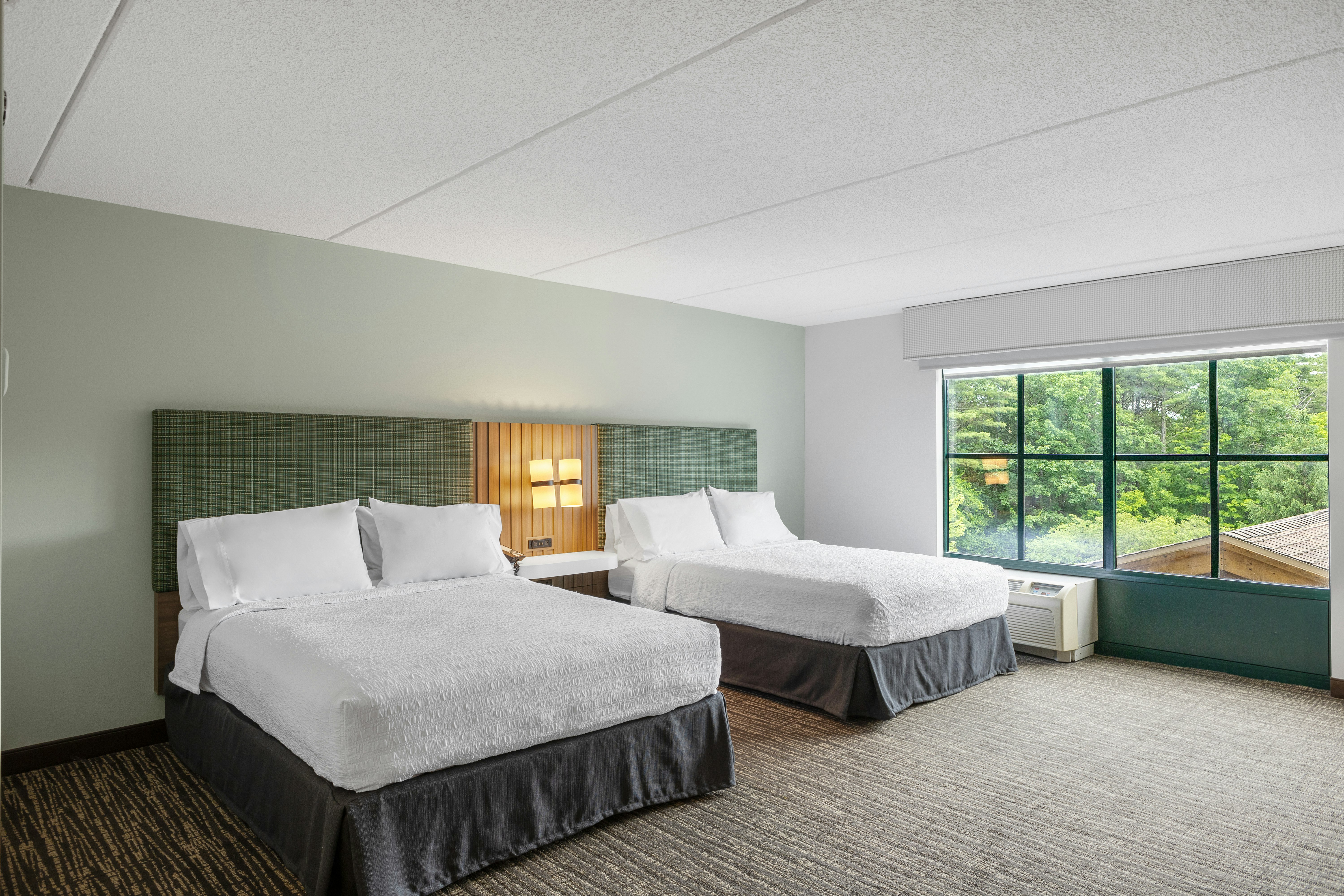 Room, 2 Queen Beds, Bathtub, Accessible