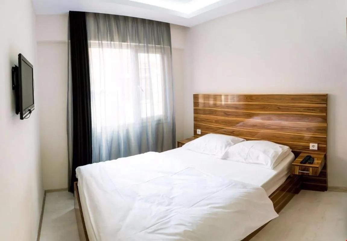 Smyrna Homes & Suits 5/33