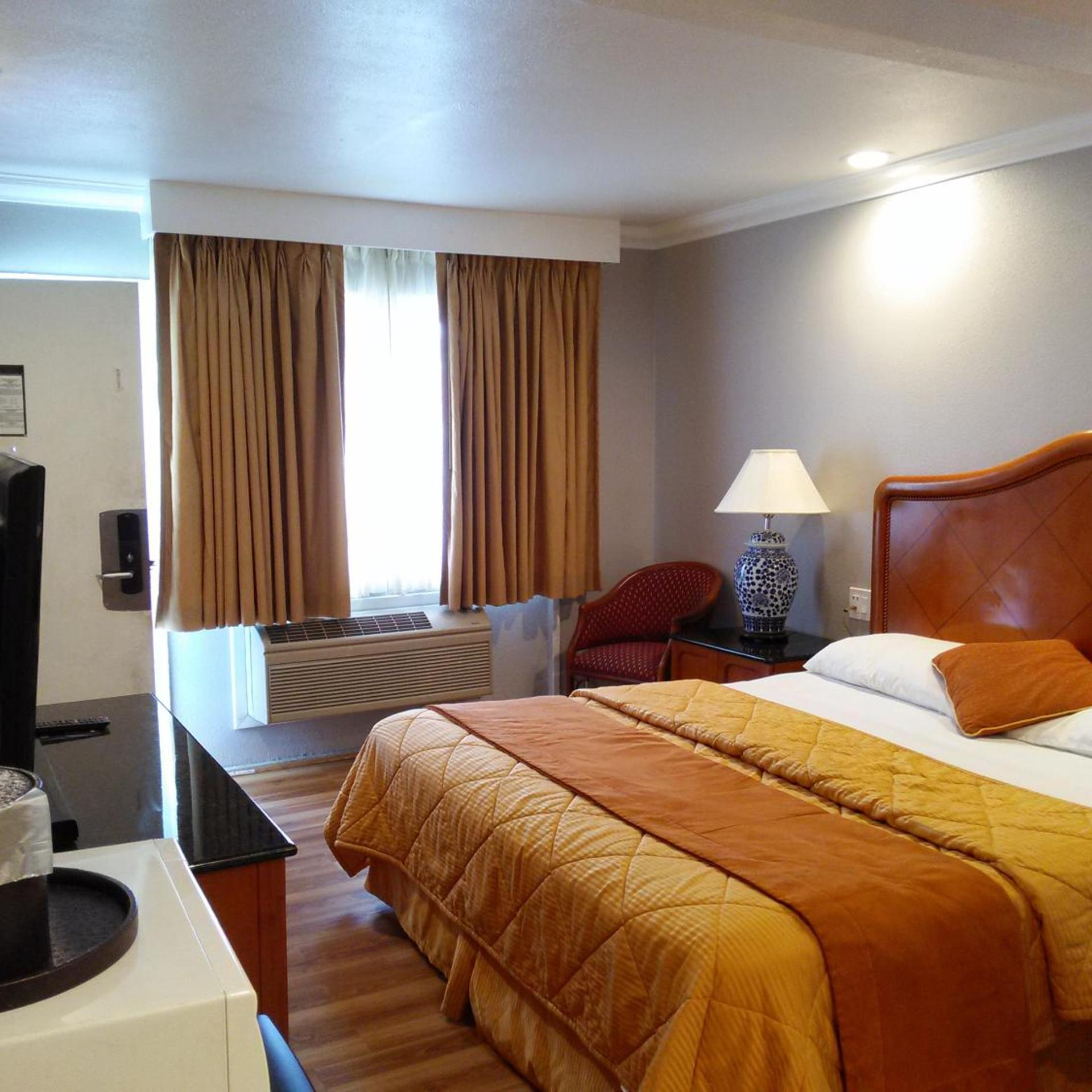 Highlander Motel 19/56